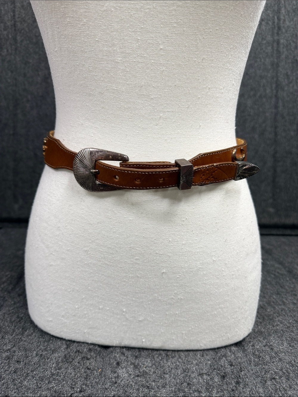 Silver Creek Women's Brown Leather Waist Belt with Silver Decorative Accents - Picture 4 of 15